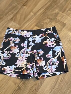 Floral Scroll Print Black Women's Shorts